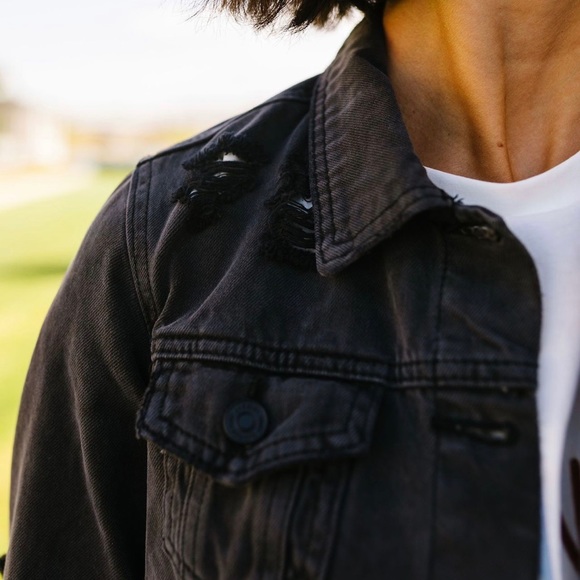 FINAL SALE❗️KanCan Black Distressed Denim Jacket - Picture 6 of 8